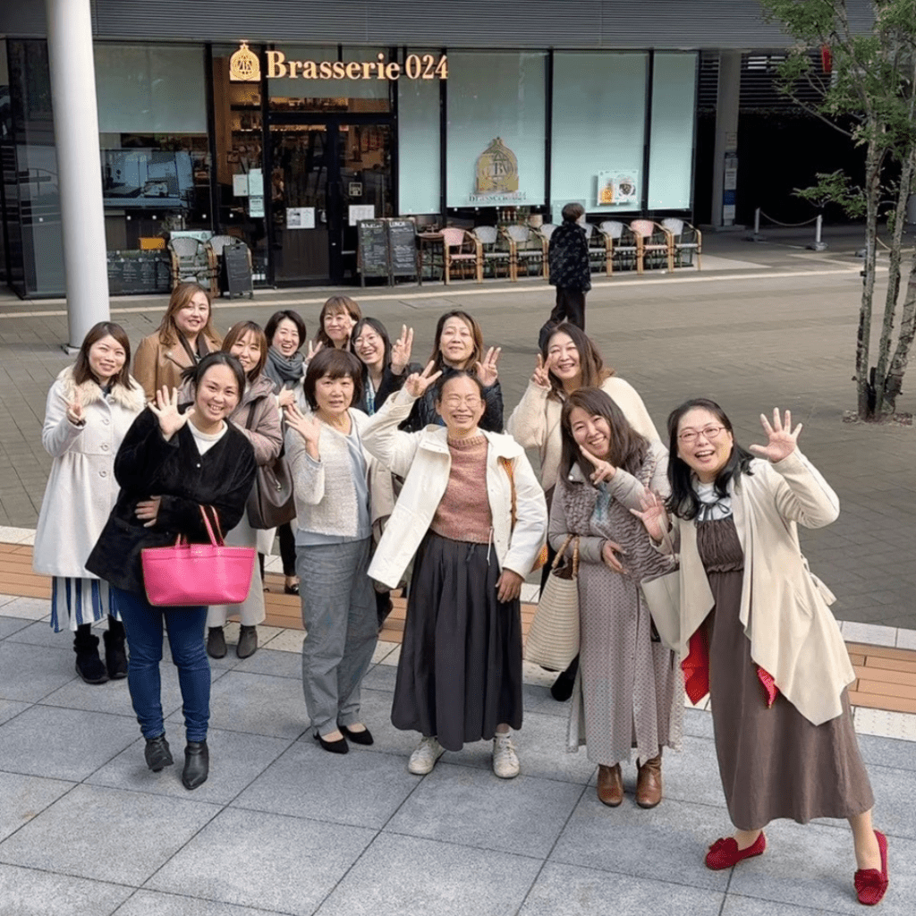 お店の前で集合写真